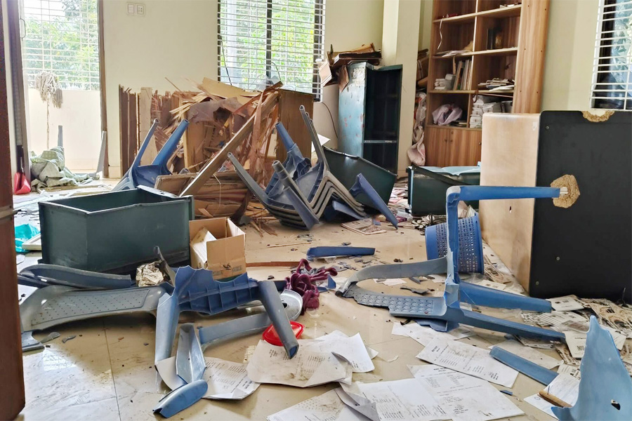 কুষ্টিয়ায় প্রথম আলো অফিসে হামলা ও ভাঙচুর