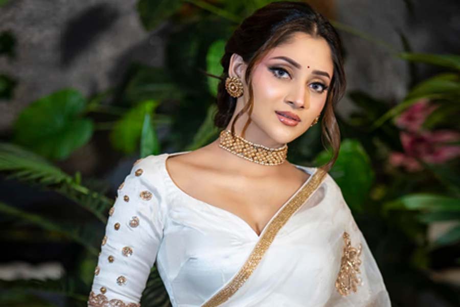 ‘দম’-এ মেহজাবীন নয়, নিশোর নায়িকা পূজা চেরী