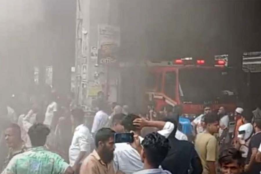 মিরপুরের পূরবী সুপার মার্কেটে আগুন