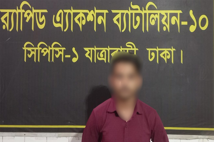 কেরাণীগঞ্জে ট্রাকে ৬৯ বোতল ফেনসিডিলসহ যুবক গ্রেপ্তার