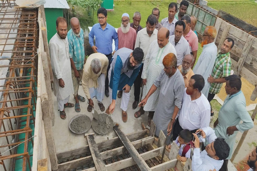 নাককাটি হাট আদর্শ কলেজ ভবনের ছাদ ঢালাই কাজের উদ্বোধন