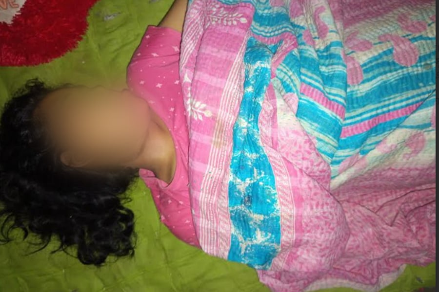 রাজারহাটে গলায় ওড়না পেঁচিয়ে এসএসসি পরীক্ষার্থীর আত্মহত্যা