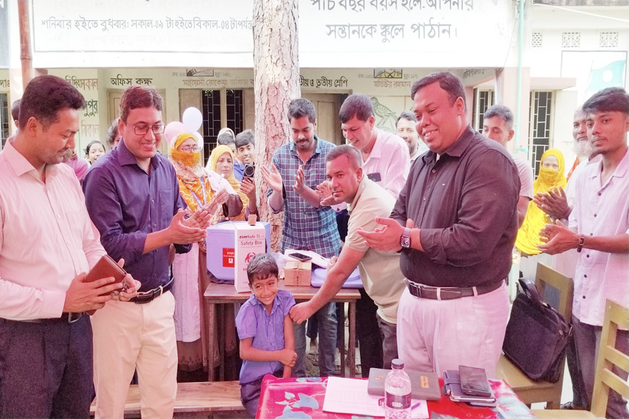 পাংশায় টাইফয়েড টিকাদান ক্যাম্পেইন উদ্বোধন