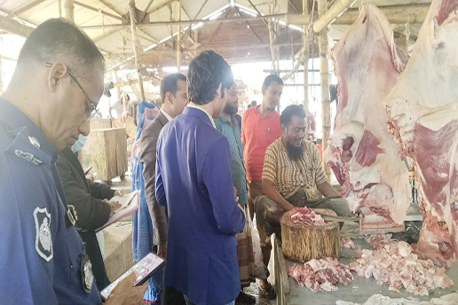 রাজারহাটে রমজান উপলক্ষে দ্রব্যমূল্য নিয়ন্ত্রণে ভ্রাম্যমান আদালতের অভিযান