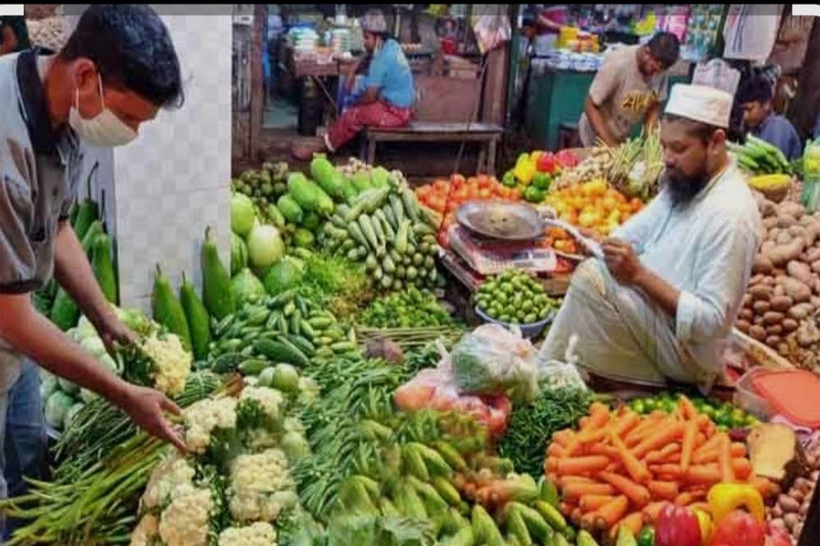 রমজানের প্রথম দিনেই কাঁচাবাজারে আগুন