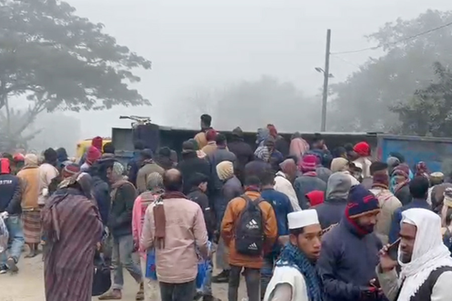 পুঠিয়ায় ট্রাকচাপায় নিহত ৪, আহত ১