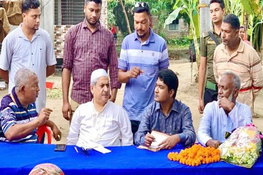 এমপির ফোনে মটরসাইকেলে ছুটে এলেন ইউএনও