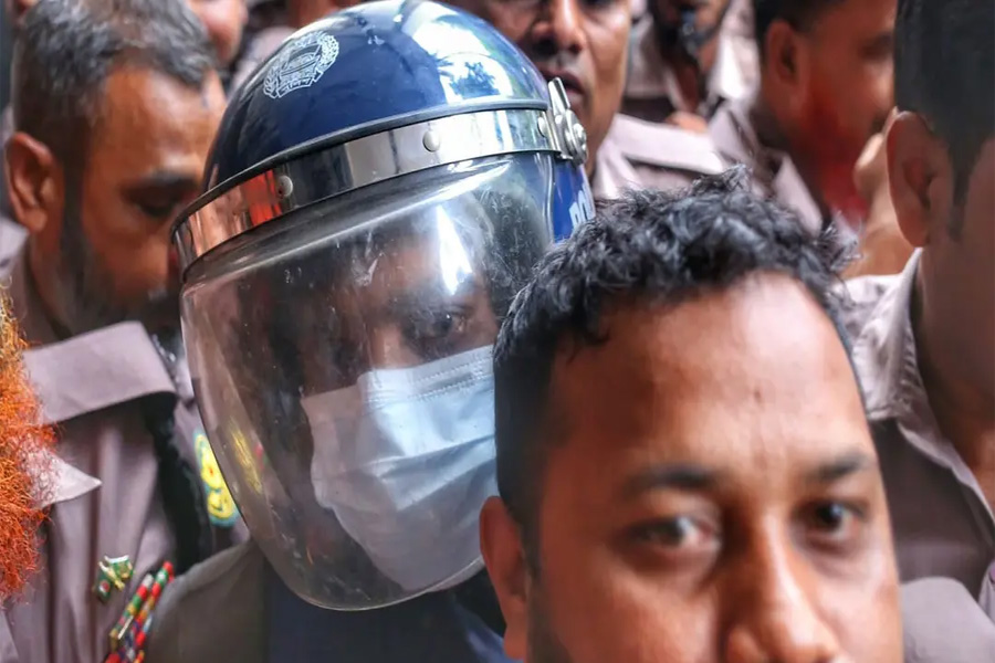 কাঠগড়ায় দোয়া পড়লেন সোহেল; কাঁদছেন স্বপ্না