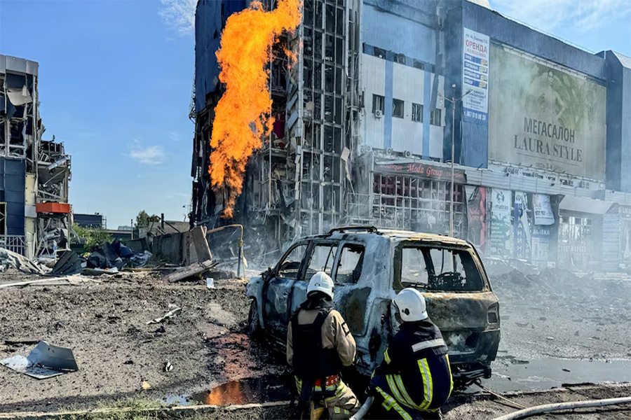 ইউক্রেনে বিদ্যুৎবিহীন ৬০ হাজার মানুষ