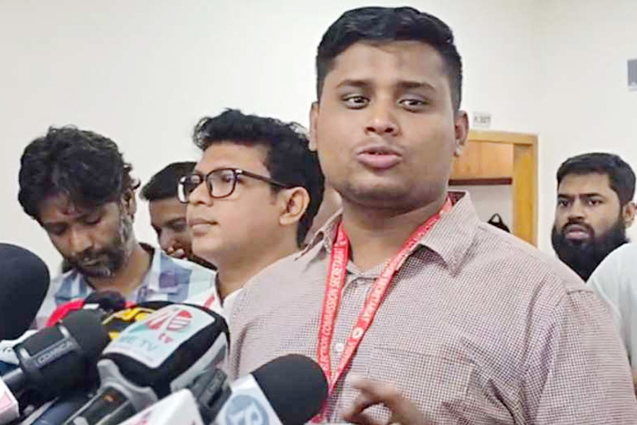 নির্বাচন কমিশনের রিমোট অন্য কারও হাতে: হাসনাত