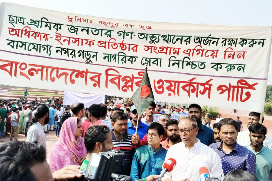 স্বাধীনতা দিবসে জাতীয় স্মৃতিসৌধে বিপ্লবী ওয়ার্কার্স পার্টির শ্রদ্ধা