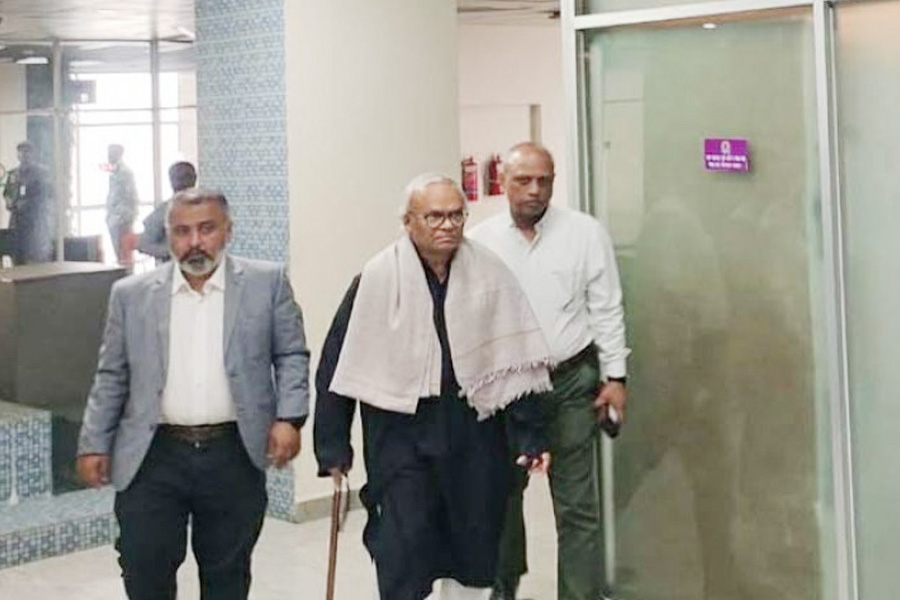 বিএনপির প্রতিনিধি দল সিইসির সঙ্গে বৈঠকে