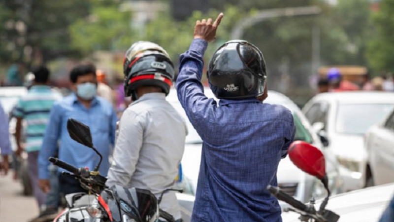 অফলাইন রাইড শেয়ার: নিরাপত্তাহীন যাত্রা ও আইনি ঝুঁকি ভরপুর