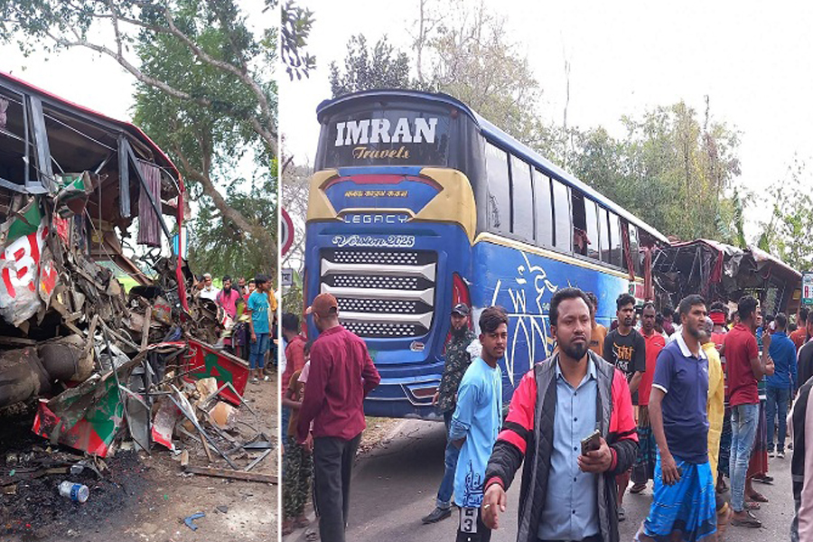 মাদারীপুরে দুই বাসের মুখোমুখি সংঘর্ষে নিহত ২, আহত ২০