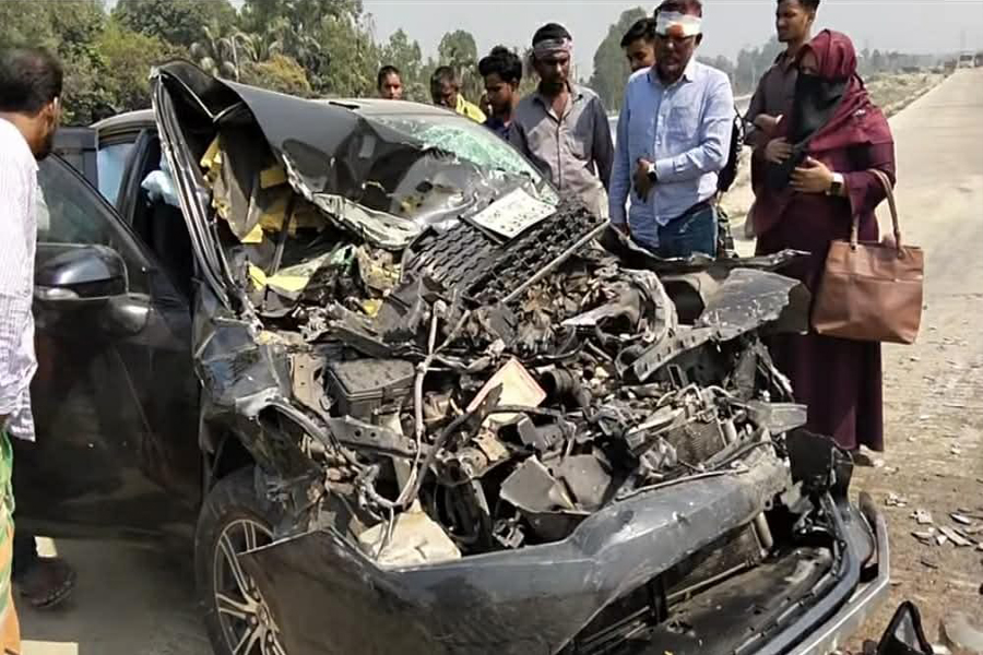 কালিহাতীতে প্রাইভেটকারের ধাক্কায় ভ্যান চালকসহ নিহত ২