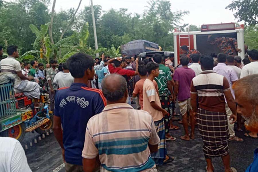 রাজশাহীতে ট্রাক-মাহিন্দ্রার সংঘর্ষে ব্যাংকারসহ নিহত ২