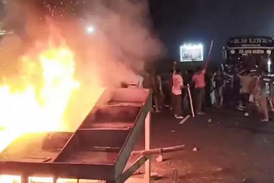 মনোনয়ন তালিকায় নেতার নাম নেই কর্মীদের সড়ক অবরোধ