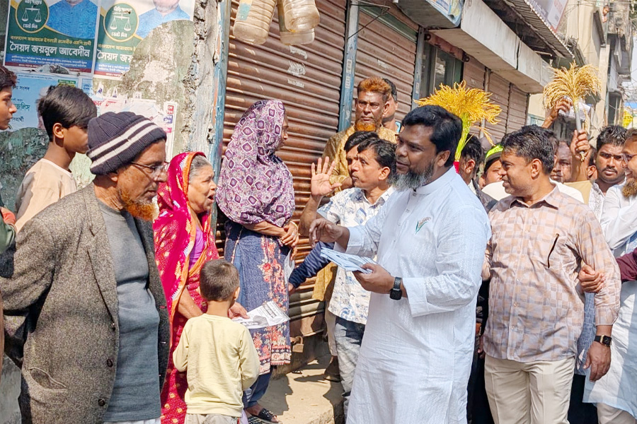 জনতার ঢলে জমে উঠেছে ঢাকা-৪ এ ধানের শীষের প্রচারণা