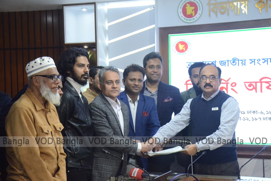 মনোনয়নপত্র জমা দিলেন শেখ রবিউল আলম