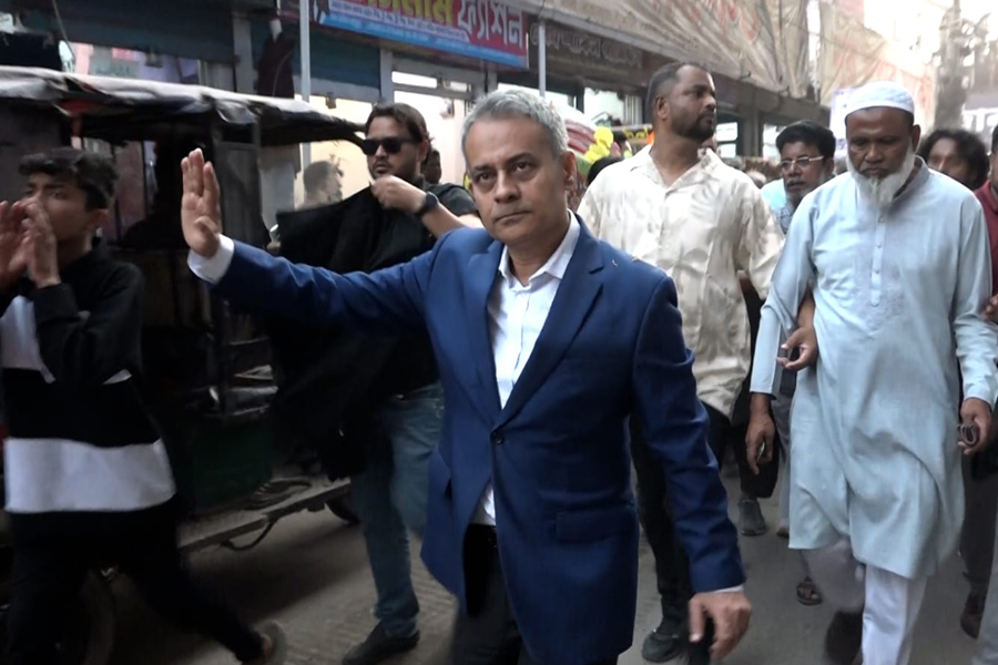 ষড়যন্ত্র রুখে দিতে জনগণই যথেষ্ট: রবিউল আলম