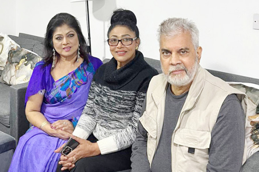 লন্ডনে ইলিয়াস কাঞ্চনকে দেখে আবেগাপ্লুত রোজিনা