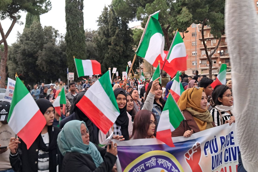 রোমে প্রবাসী বাংলাদেশিদের ওপর হামলার প্রতিবাদে বিক্ষোভ