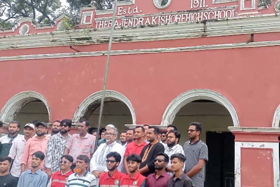 রাজেন্দ্র কিশোর উচ্চ বিদ্যালয় পরিদর্শনে এমরান সালেহ প্রিন্স