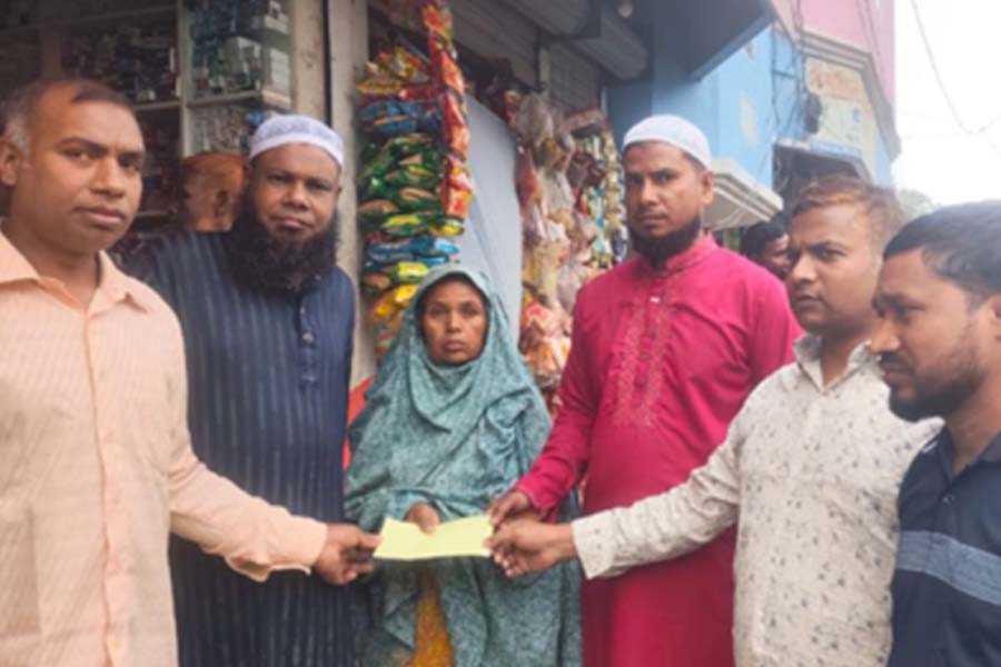 অসহায় পরিবারে মানব কল্যাণ ফাউন্ডেশনের অর্থ অনুদান