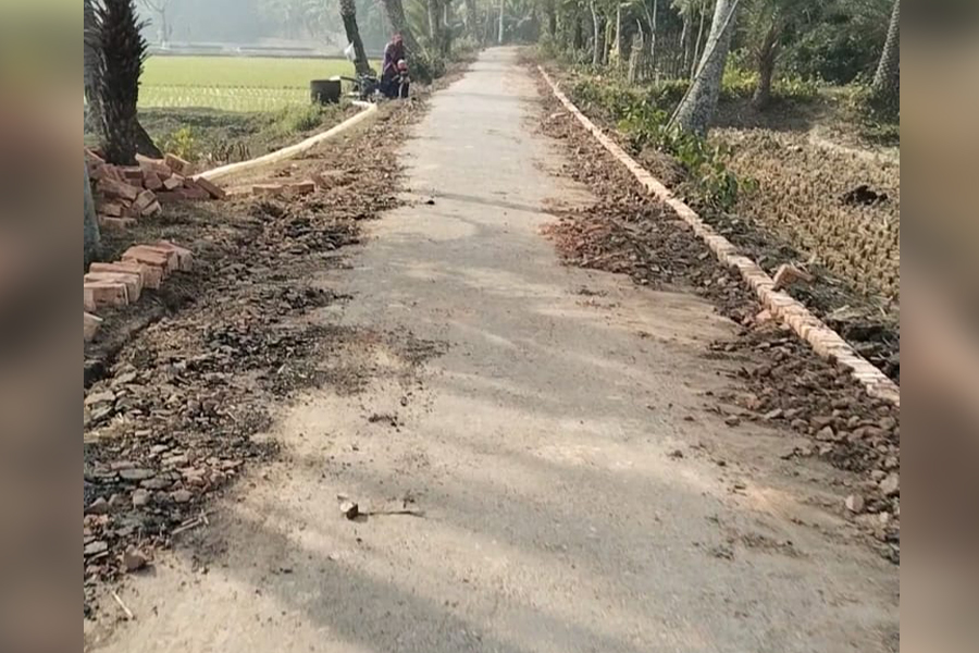 কার্পেটিং কাজের আগেই ভয়াবহ দুর্নীতির অভিযোগ