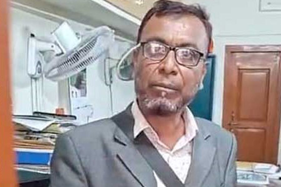 ঠিকাদারকে তালাবদ্ধ করে রাখলেন এলজিইডি প্রকৌশলী