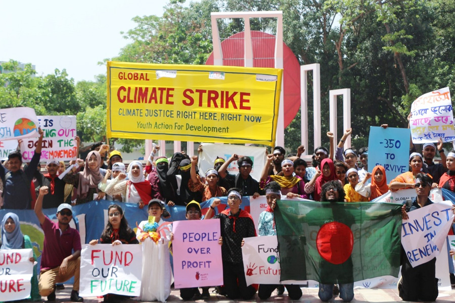 সাতক্ষীরায় জলবায়ু কর্মীরা গ্লোবাল ক্লাইমেট স্ট্রাইকে ঝড় তুলেছে