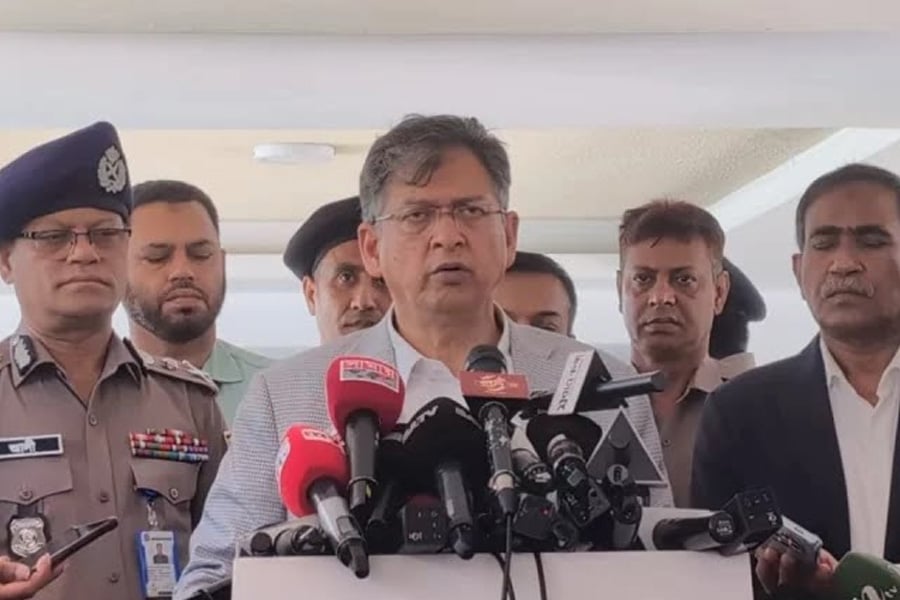 ওসমানী স্মৃতি মিলনায়তনে আলোচনা সভায় প্রধান অতিথির বক্তব্য দেন সালাহউদ্দিন আহমদ। ছবি: ভিওডি বাংলা