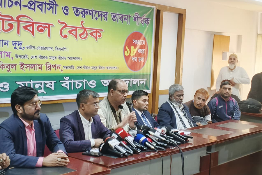 একটি দল বিভিন্ন কায়দা-কাননে নির্বাচন ঠেকানোর চেষ্টা করছে