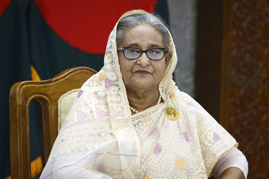 শেখ হাসিনাসহ ৪১ জনের বিরুদ্ধে গ্রেপ্তারি পরোয়ানা জারি