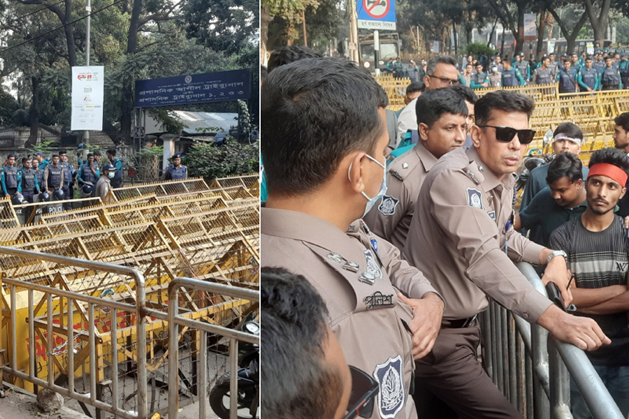 শিক্ষাভবন মোড়ে শিক্ষার্থীদের সড়ক অবরোধ, পুলিশ মুখোমুখি