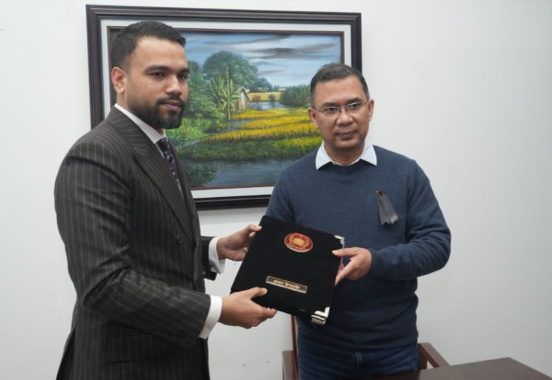 তারেক রহমানের কাছে অন্তর্বর্তী সরকারের শোকবাণী হস্তান্তর