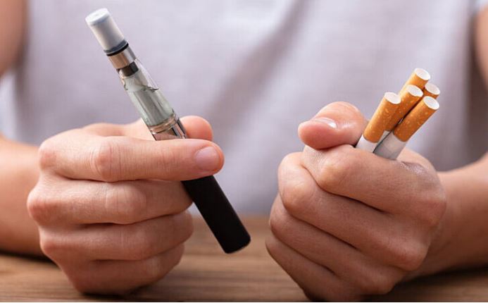 ধূমপান করলে ২০০০ টাকা জরিমানা