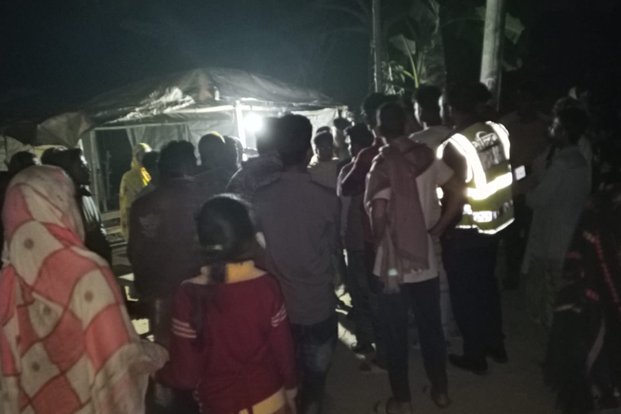 ইভটিজিংকে কেন্দ্র করে উল্লাপাড়ায় দুই গ্রামের সংঘর্ষে নিহত ১