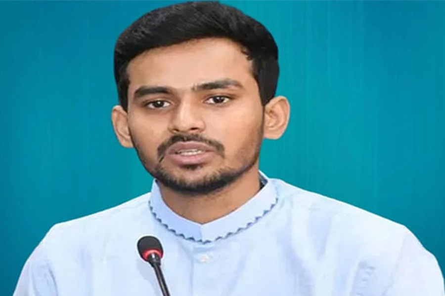 ঢাকা-১০ আসনে মনোনয়ন ফরম নিলেন আসিফ মাহমুদ