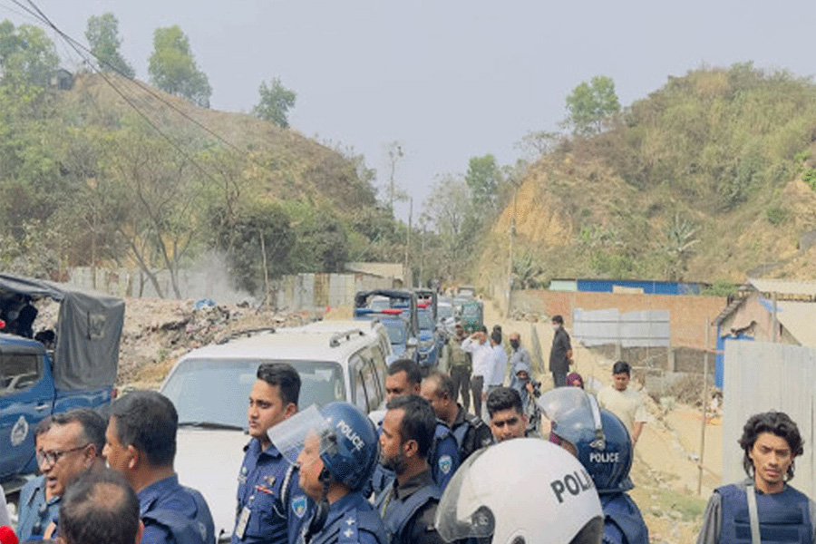 জঙ্গল সলিমপুরে র‍্যাব ক্যাম্পে গভীর রাতে হামলা