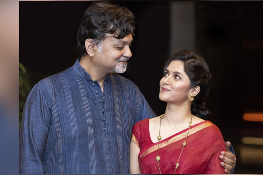 মিথিলার পিএইচডি অর্জন নিয়ে সৃজিতের অভিনন্দন