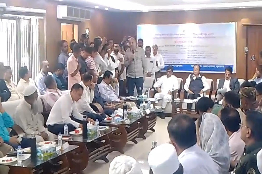 সুনামগঞ্জে ক্ষতিগ্রস্ত কৃষকদের নির্ভুল তালিকা তৈরির নির্দেশ ত্রাণ মন্ত্রীর