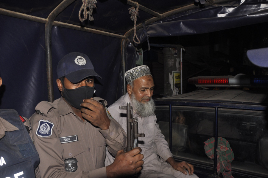 সুত্রাপুরে ভোট কেনার সময় জামায়াতের নায়েবে আমির আটক