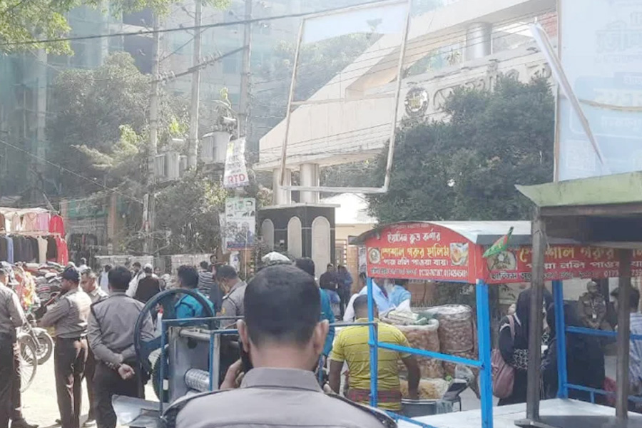 তেজগাঁও কলেজের সামনে অতিরিক্ত পুলিশ মোতায়েন