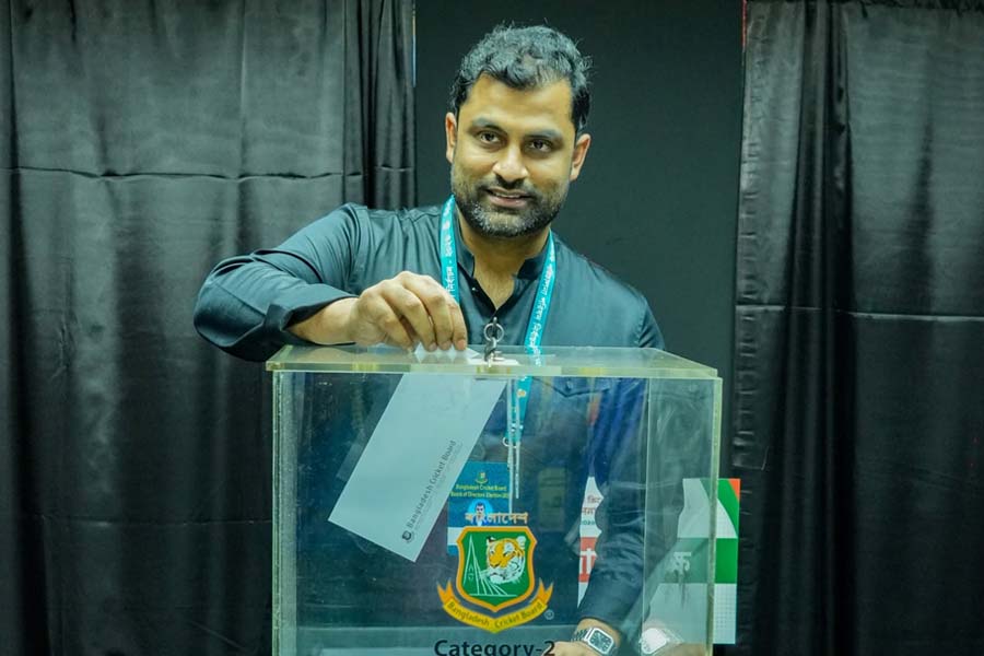 চলছে বিসিবি নির্বাচন, ভোট দিয়েছেন তামিম
