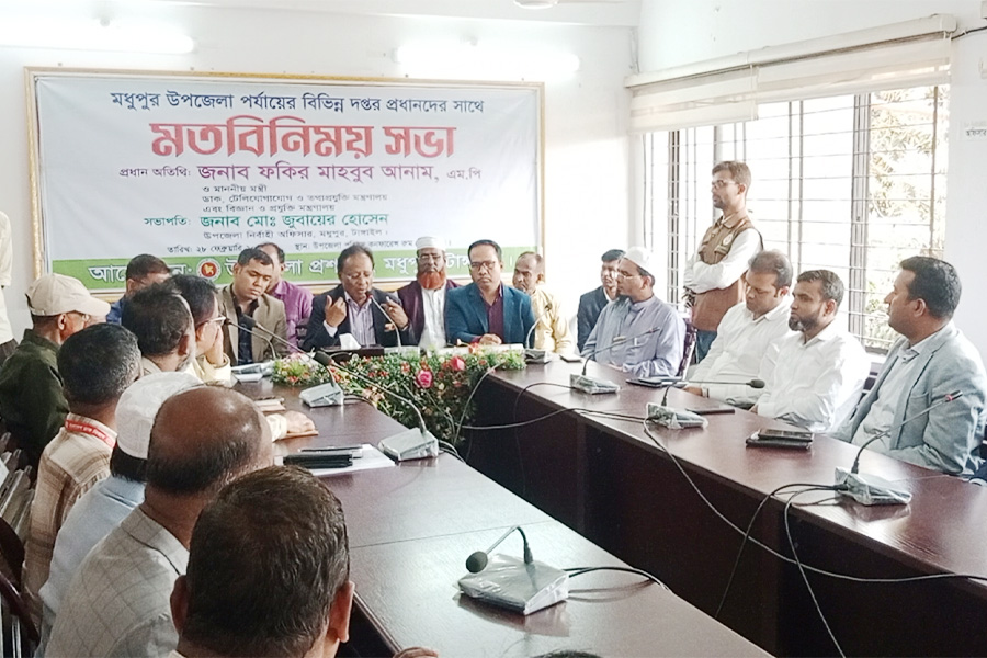 কার্ড বিতরণে অনিয়ম-স্বজনপ্রীতি বরদাস্ত করা হবে না