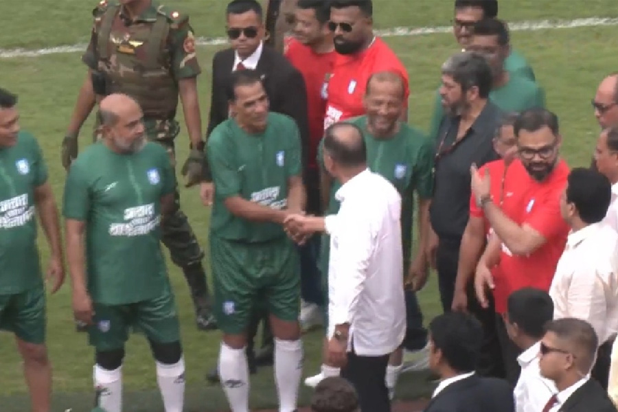প্রীতি ফুটবল ম্যাচ দেখতে জাতীয় স্টেডিয়ামে প্রধানমন্ত্রী ও জাইমা