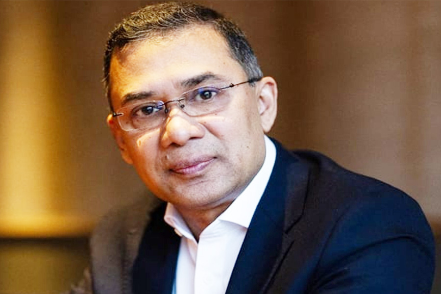 খালেদা জিয়ার জানাজায় মৃত নিরবের পরিবারের পাশে তারেক রহমান