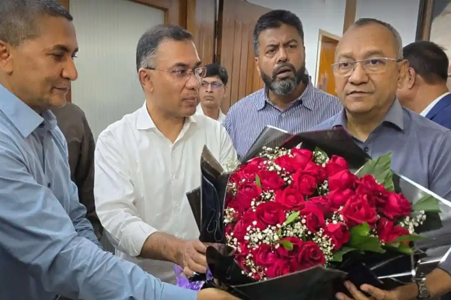 তারেক রহমানকে যুবদলের ফুলেল শুভেচ্ছা