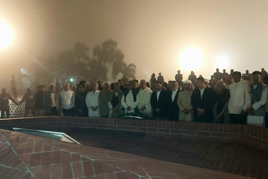 জাতীয় স্মৃতিসৌধ বেদীতে তারেক রহমানের শ্রদ্ধা